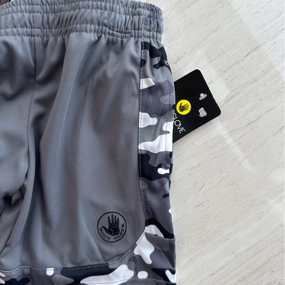NWT Body Glove Boys 2T 2 pack of shorts. Black & camouflage - Picture 12 of 13